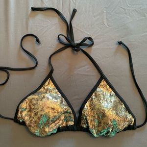 Xhilaration triangle top Sz Small 🖤